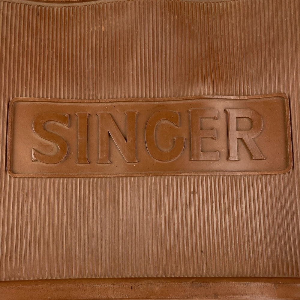 01 - Vintage Singer Rubber Mat for Featherweights. (#1).
