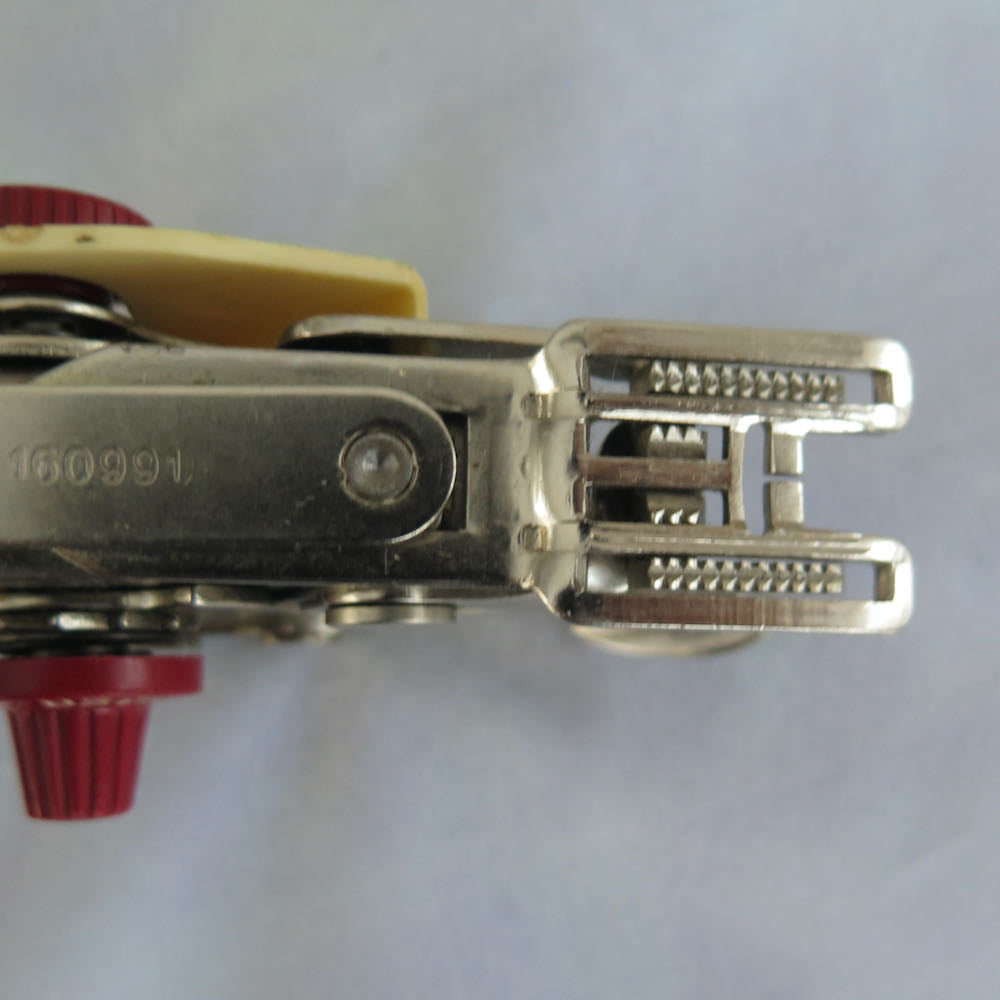 SINGER SWISS AUTOMATIC ZIG-ZAG ATTACHMENT / WALKING FOOT. – Fabulous Singer  Featherweights