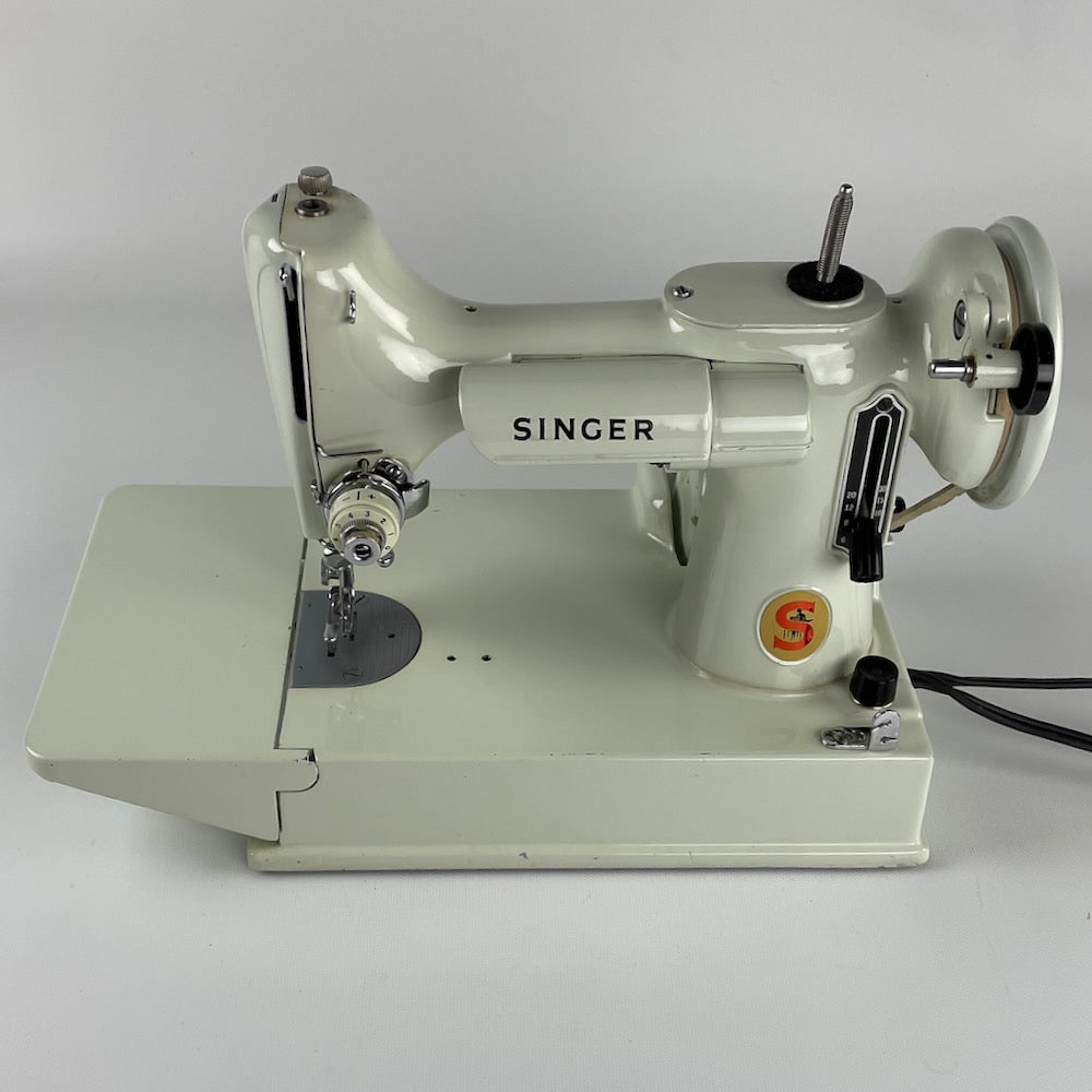 WHITE SINGER 221 FEATHERWEIGHT