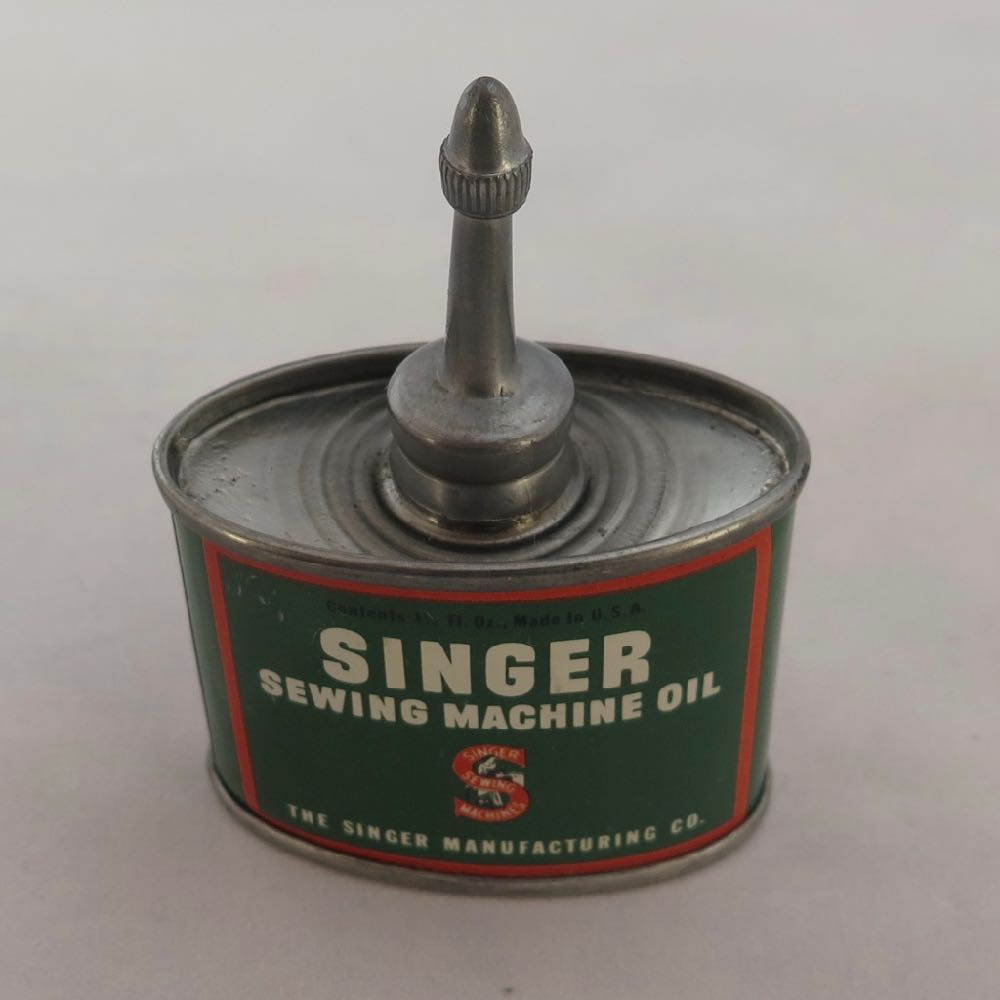 SINGER FEATHERWEIGHT ORIGINAL OIL CAN.  EXCELLENT.