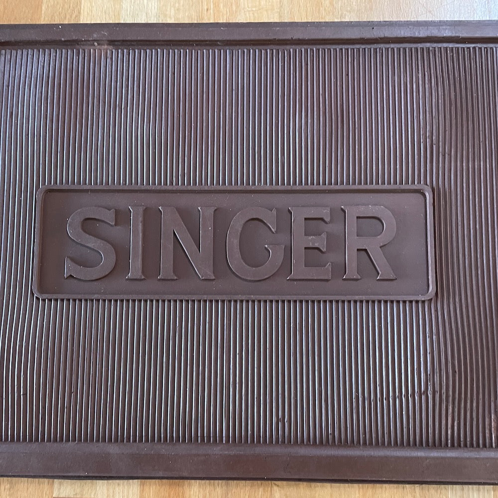 Vitage Singer rubber mat