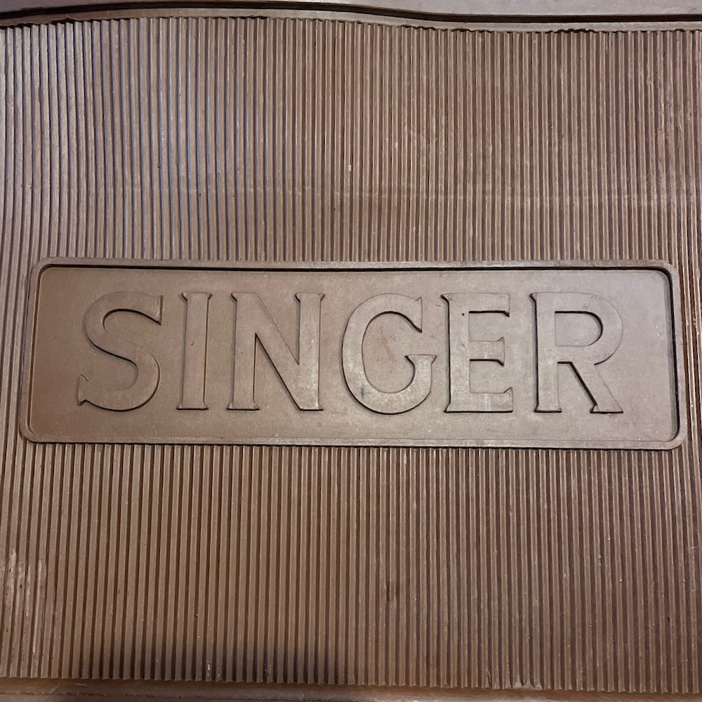 Vitage Singer rubber mat